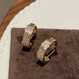 项链;耳钉;手链