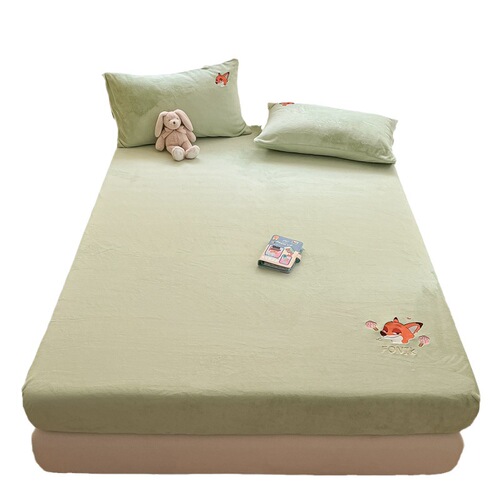 Type A Winter Thickened Milk Velvet Bed Skirt with Non-Slip Design, Fleece-Lined Coral Fleece Full-Encasement Bed Sheet & Bed Cover Set