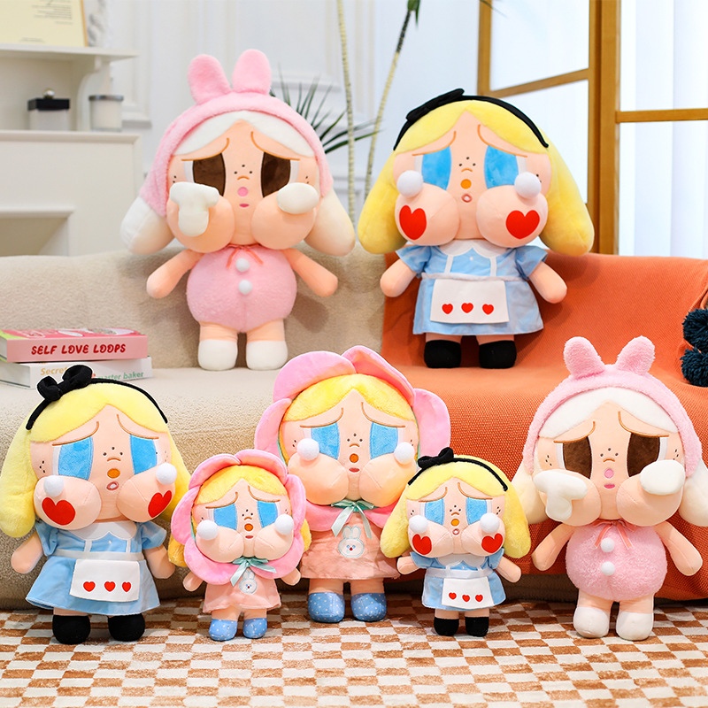 新款可爱crybaby毛绒公仔呆萌玩具爱哭女孩玩偶娃娃批发生日礼物