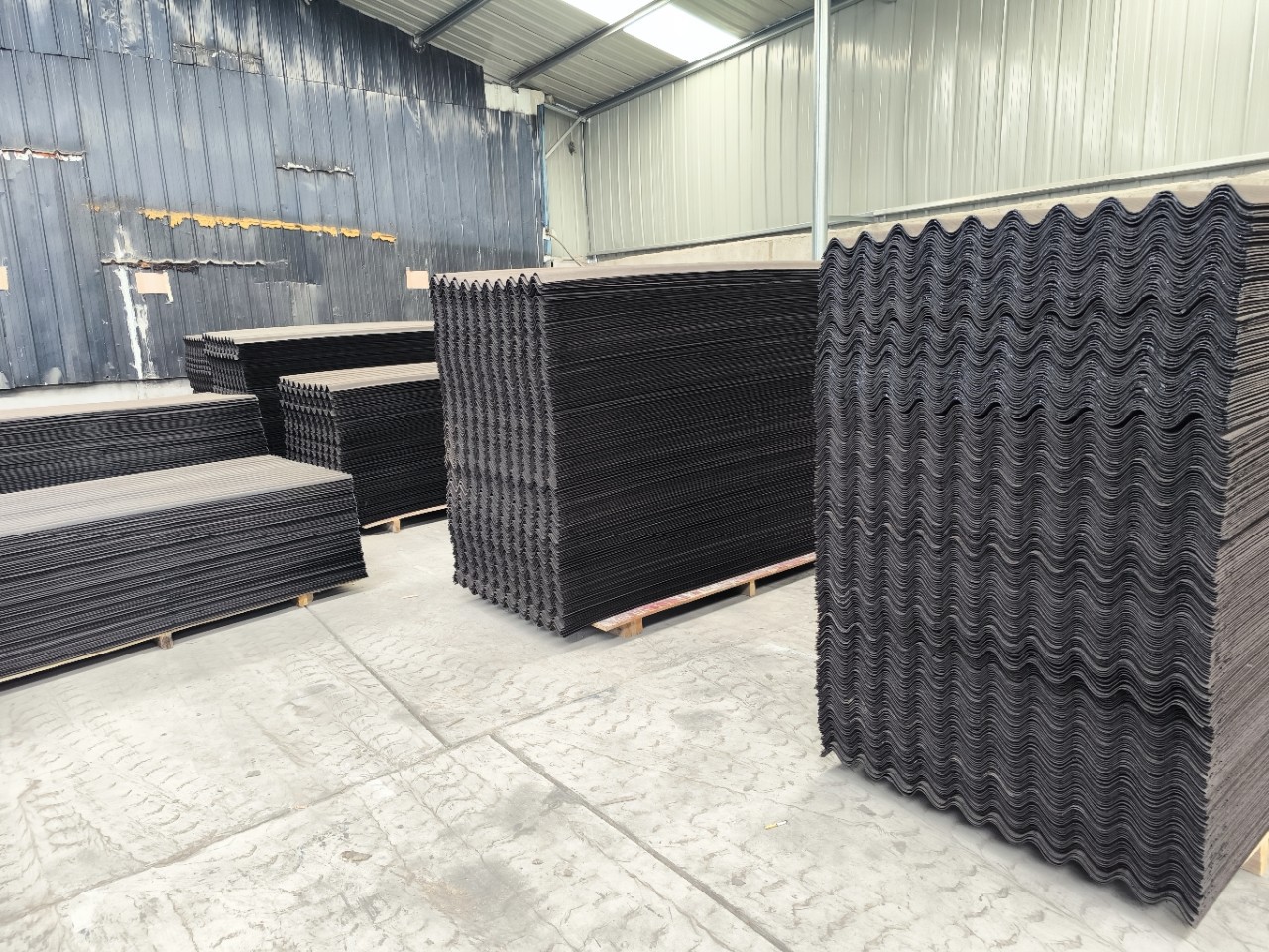 坡屋面工程防水板 防排结合 施工快捷 沥青防水板厂家