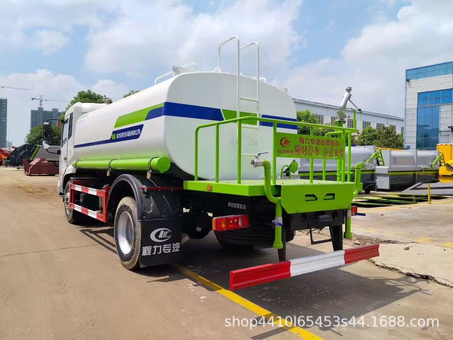 Direct Supply from the Manufacturer: Dongfeng Tianjin 15-Cubic-Meter Sprinkler Truck Manufacturer, 15-Ton Landscaping Irrigation Truck