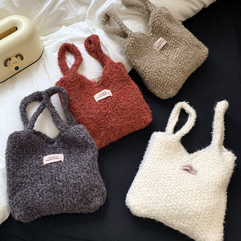 Bolso cuadrado pequeño bolso de mujer 2025 otoño e invierno nuevo estilo de alta gama bolso de mano de punto de felpa cerosa suave bolso de hombro