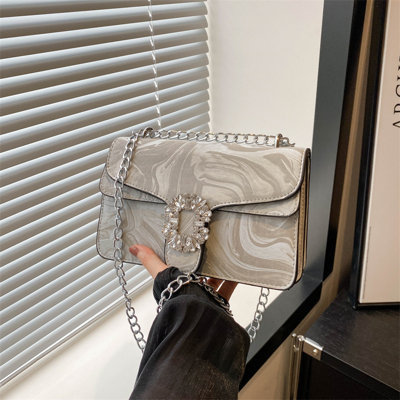 Moda simple temperamento coreano cadena de hombro bolso de mochila para mujeres 2024 primavera nueva bolsa de diamantes de estilo extranjero