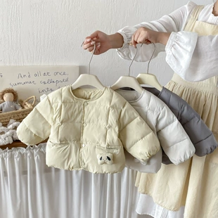 Стёганая утеплённая куртка для младенцев с карманами и мультяшным принтом