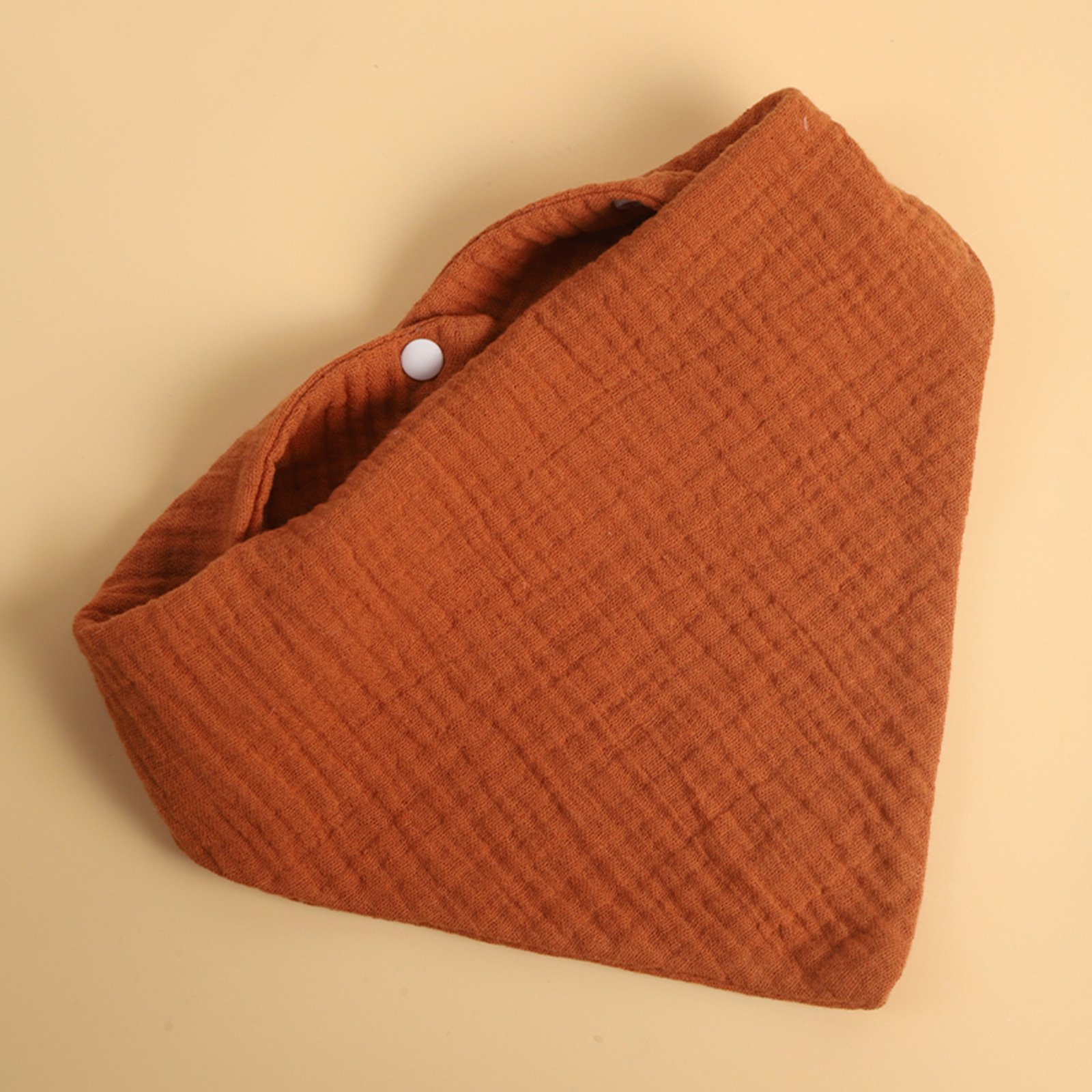 Cuatro capas de gaza de algodón para bebés absorción de agua triángulo buñuelo de saliva positivo y negativo para contraste de color delantal de bebé transfronterizo