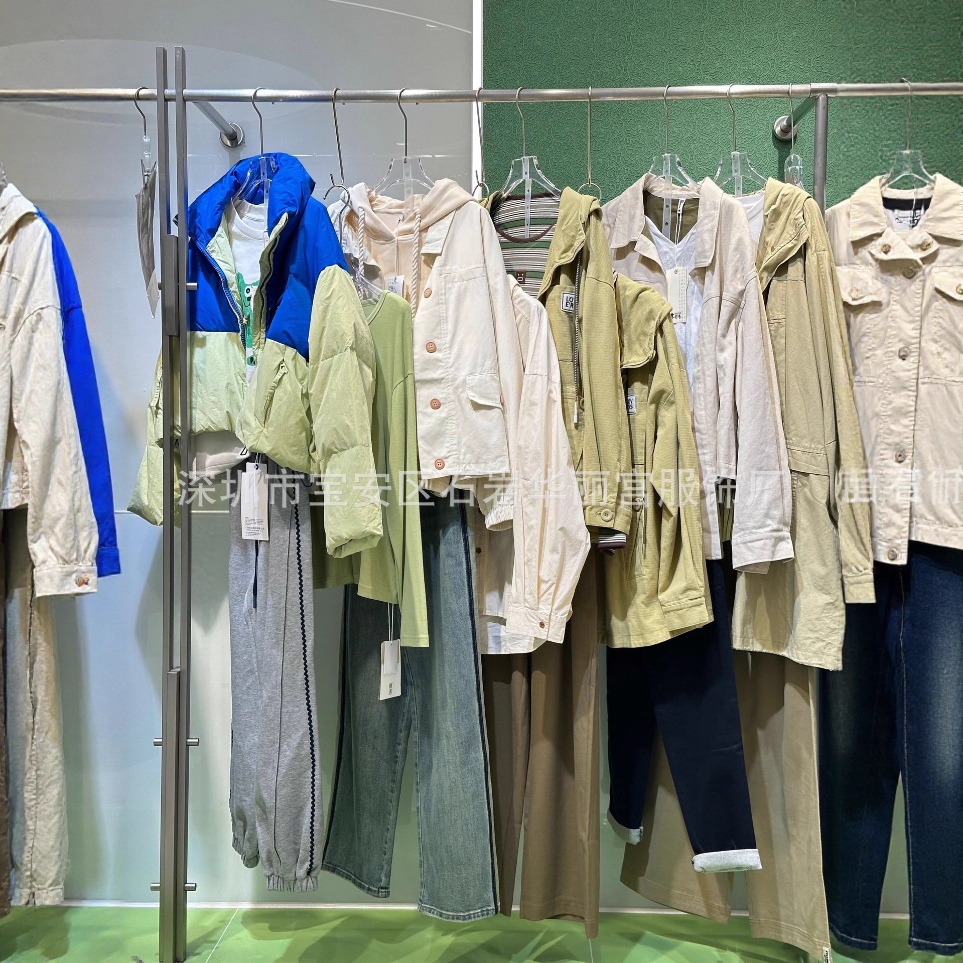 欣贺艾薇品牌折扣女装一手货源供应链米茜尔广州华丽宫服饰批发