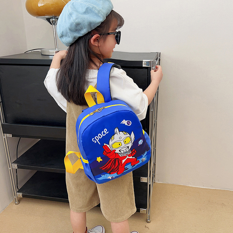 Nueva Ultraman kindergarten schoolbag niños escolares viaje Super ligero reducción de carga mochila lindo