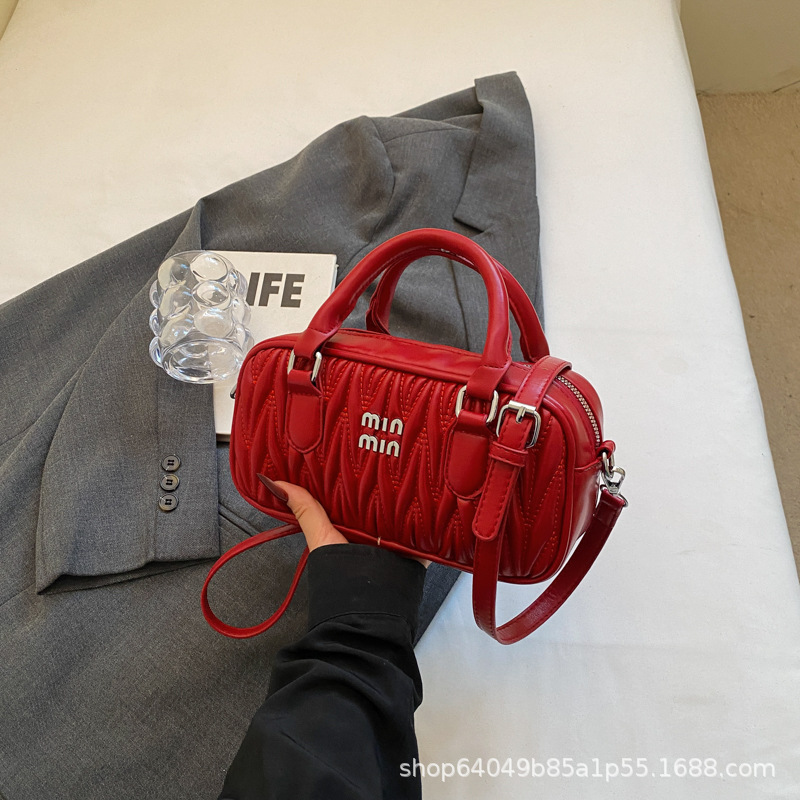 Bolso de mujer de alto nivel retro bolso de mujer nuevo otoño invierno popular versátil bolso de mochila bordado bolso de bolos de mano