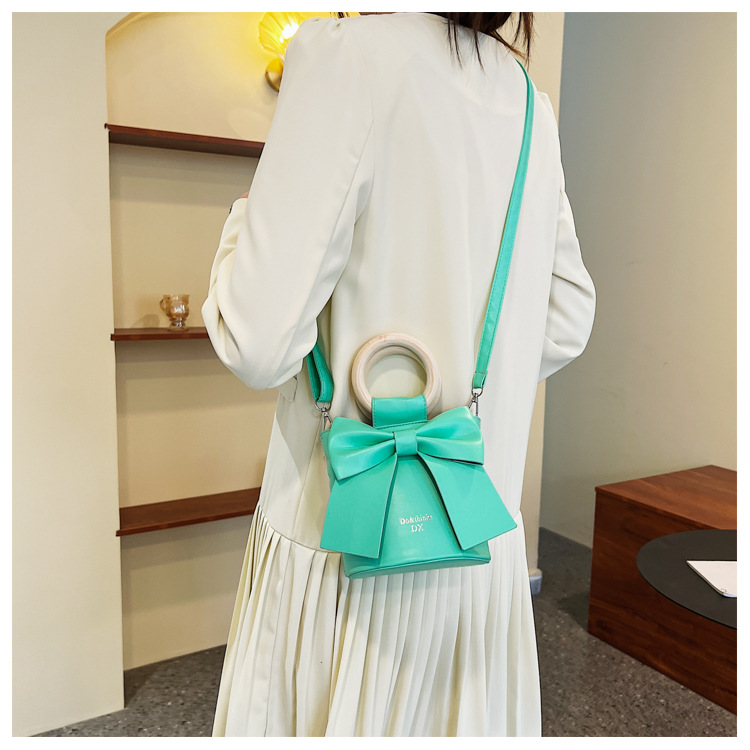 2022 أزياء ربيع جديد الإناث اسطوانة الرجعية صغيرة الكتف Crossbody Bowknot حقيبة display picture 1