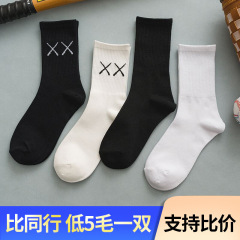 靴下の女性の中筒の街頭の白いストッキングins潮網の赤い通気性の薄いタイプの黒色の中の長いタイプの夏の靴下の男