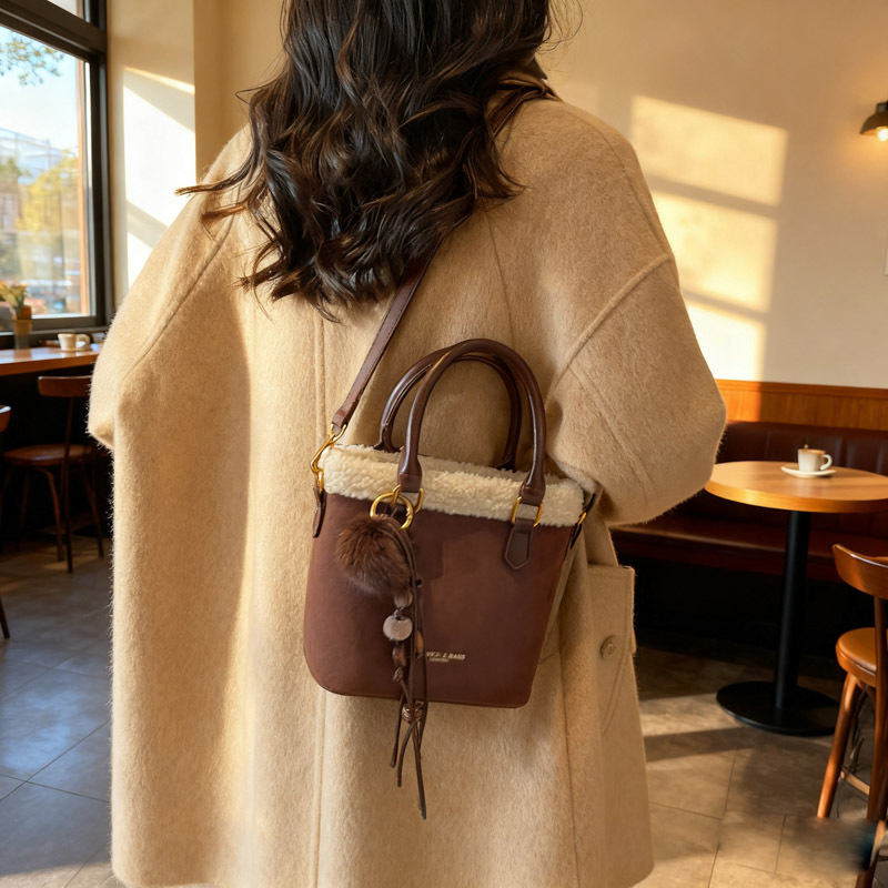 Women's Suede Handbag 2025 New Trendy Retro Autumn/Winter Niche Shoulder Crossbody Bucket Bag - Thumbnail 4
