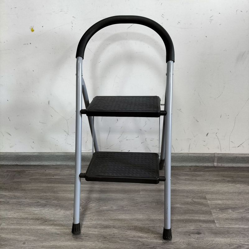 メーカー卸売り家庭用はしごの人の字が厚くなって、足を踏み入れる滑り止めの人の字のはしごの二歩の小さいペダルの丸いエスカレーターを厚くします。|undefined