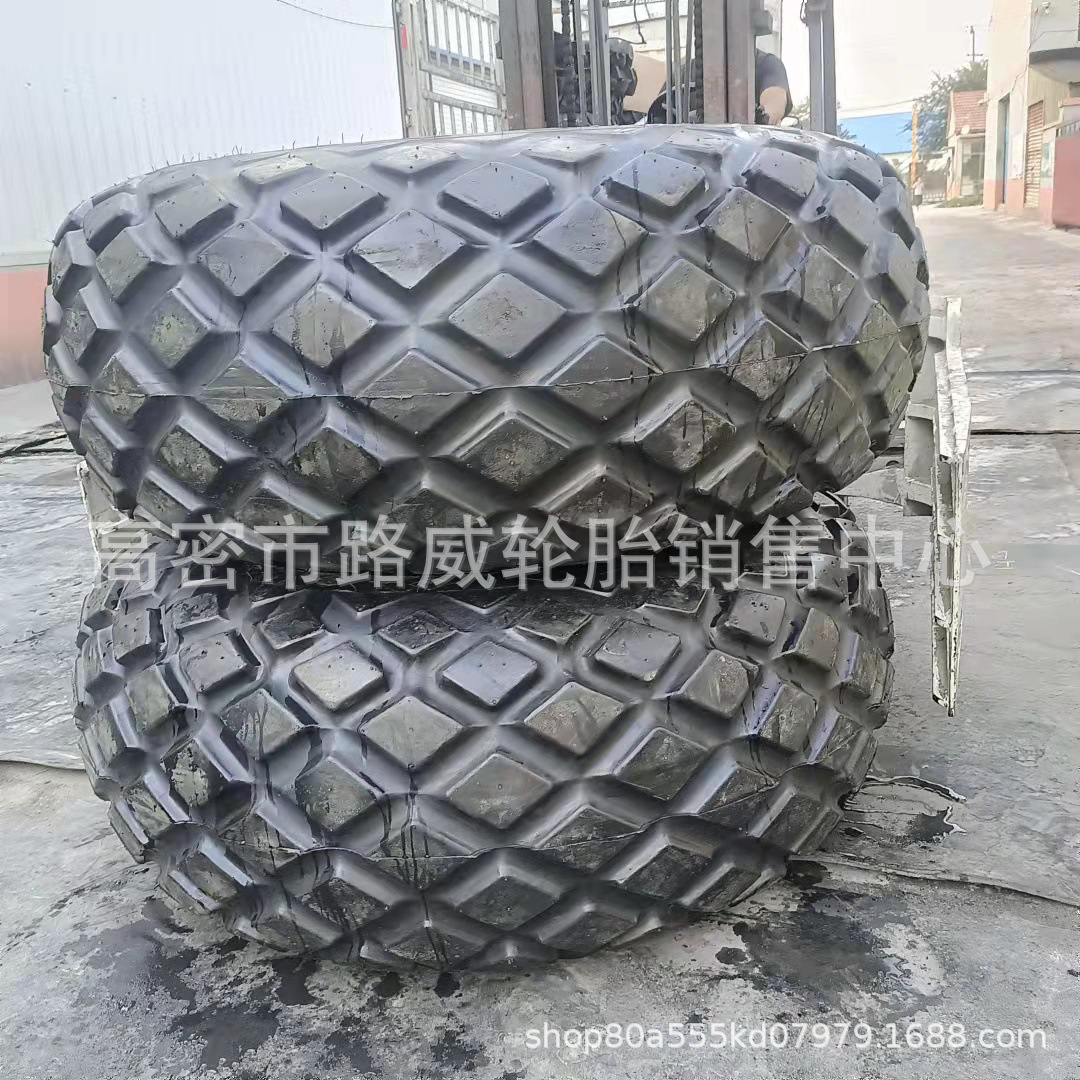 18.00-24 人字 23.1-26 C-2 C-7 花纹光面压路机轮胎 工程轮胎