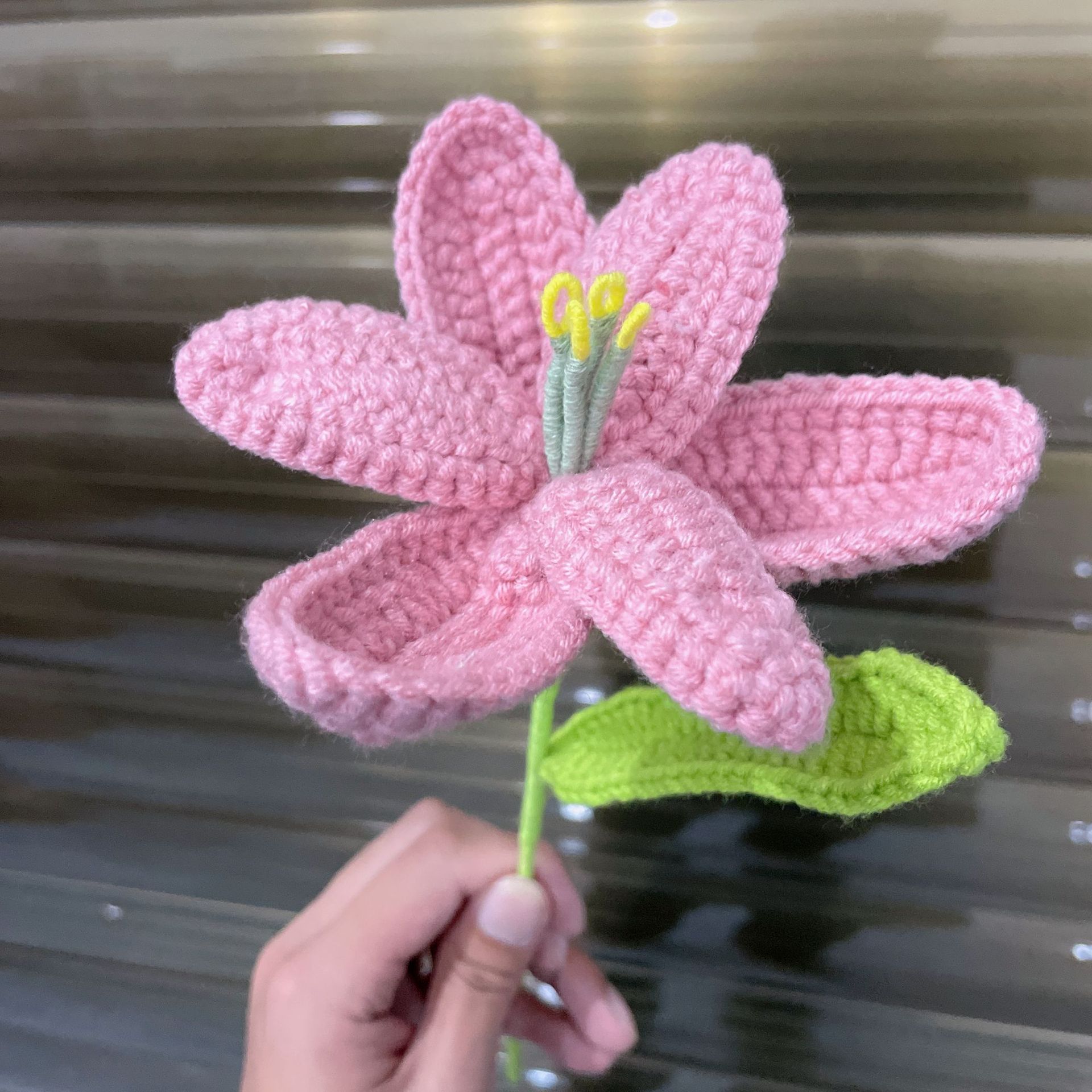 Lily tejido a mano acabado rosa Lily Tulip flor artificial lana ramo regalo