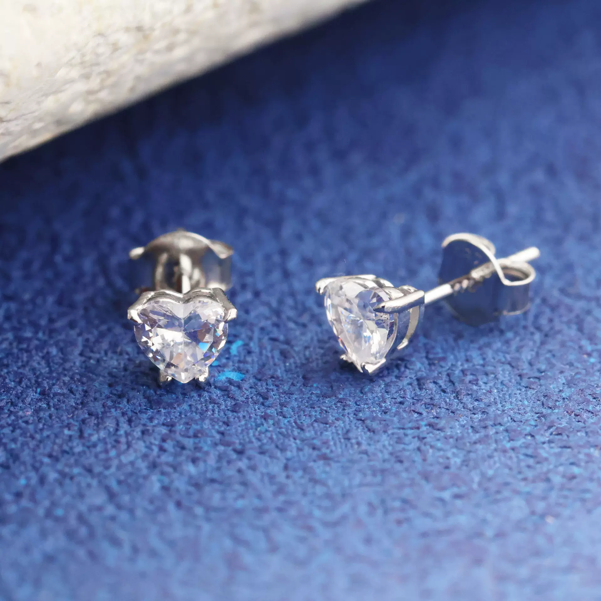 亚马逊热销S925纯银爱心莫桑石耳钉50分女心形异形耳饰轻奢感批发