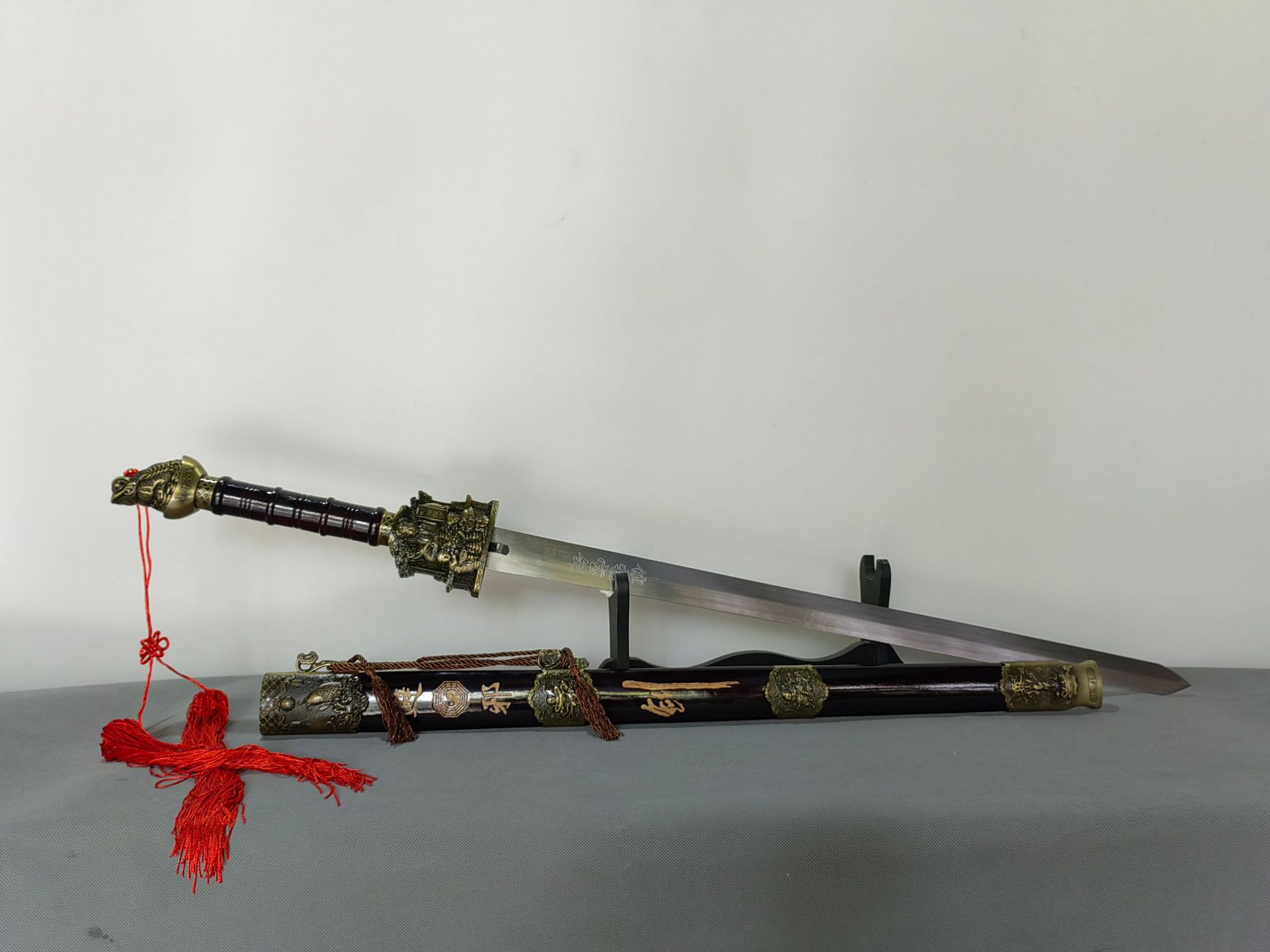 油漆金蟾招财剑剑