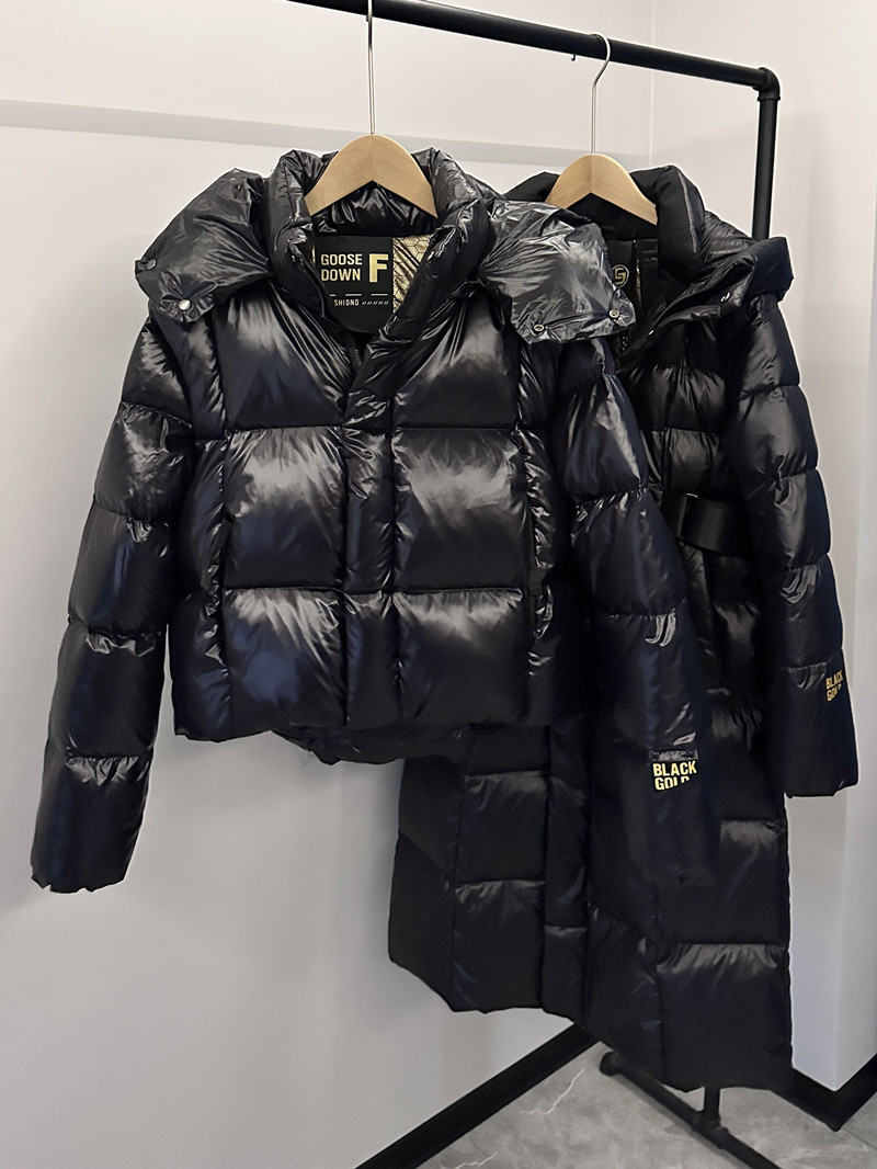 Chaqueta corta de plumón de oro negro para mujer 2025 nuevo estilo invierno plumón de ganso blanco manga extraíble diseño sensación suelta chaqueta gruesa