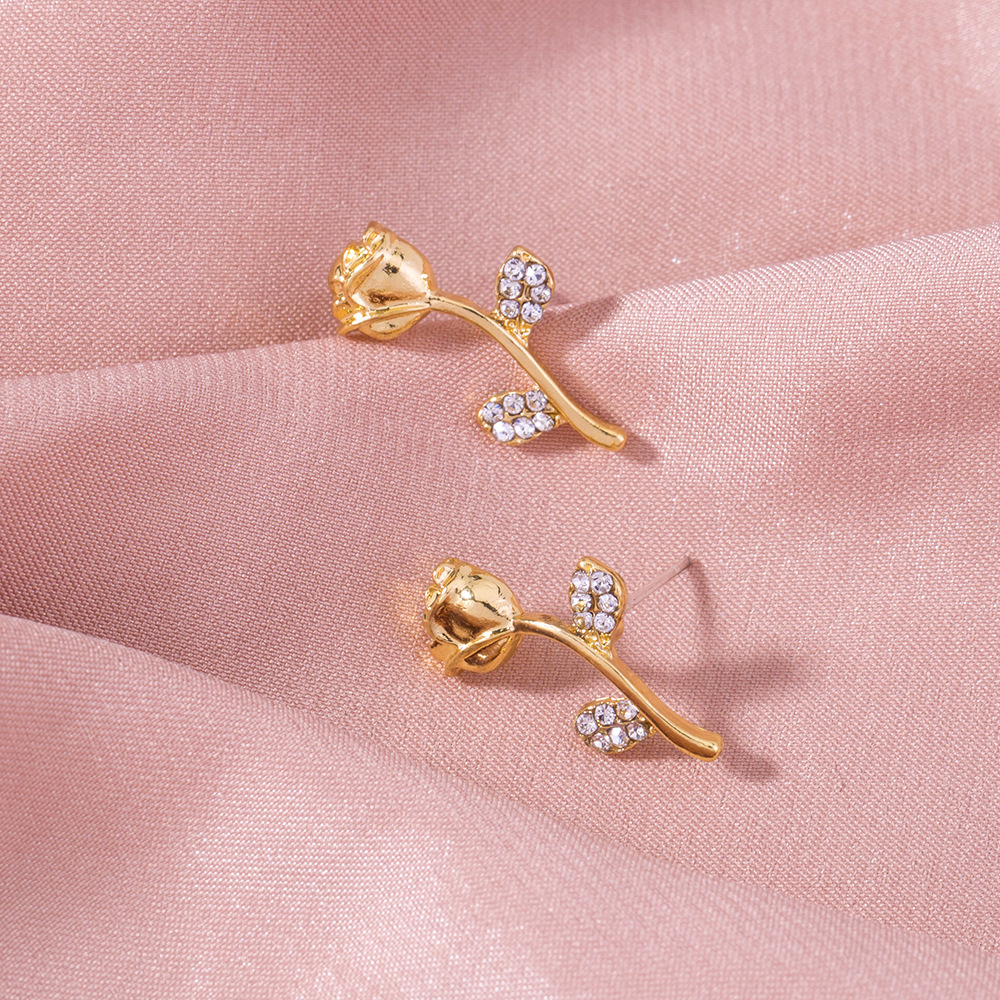 2021 Einfache Und Frische Goldene Diamant Perlen Rosen Blumen Ohrringe Ins Wind Exquisite Damen Ohrringe display picture 1