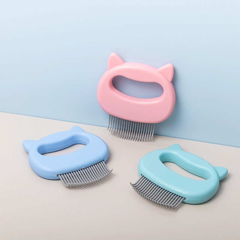 Домашняя кошка уха кошачья раковина расческа