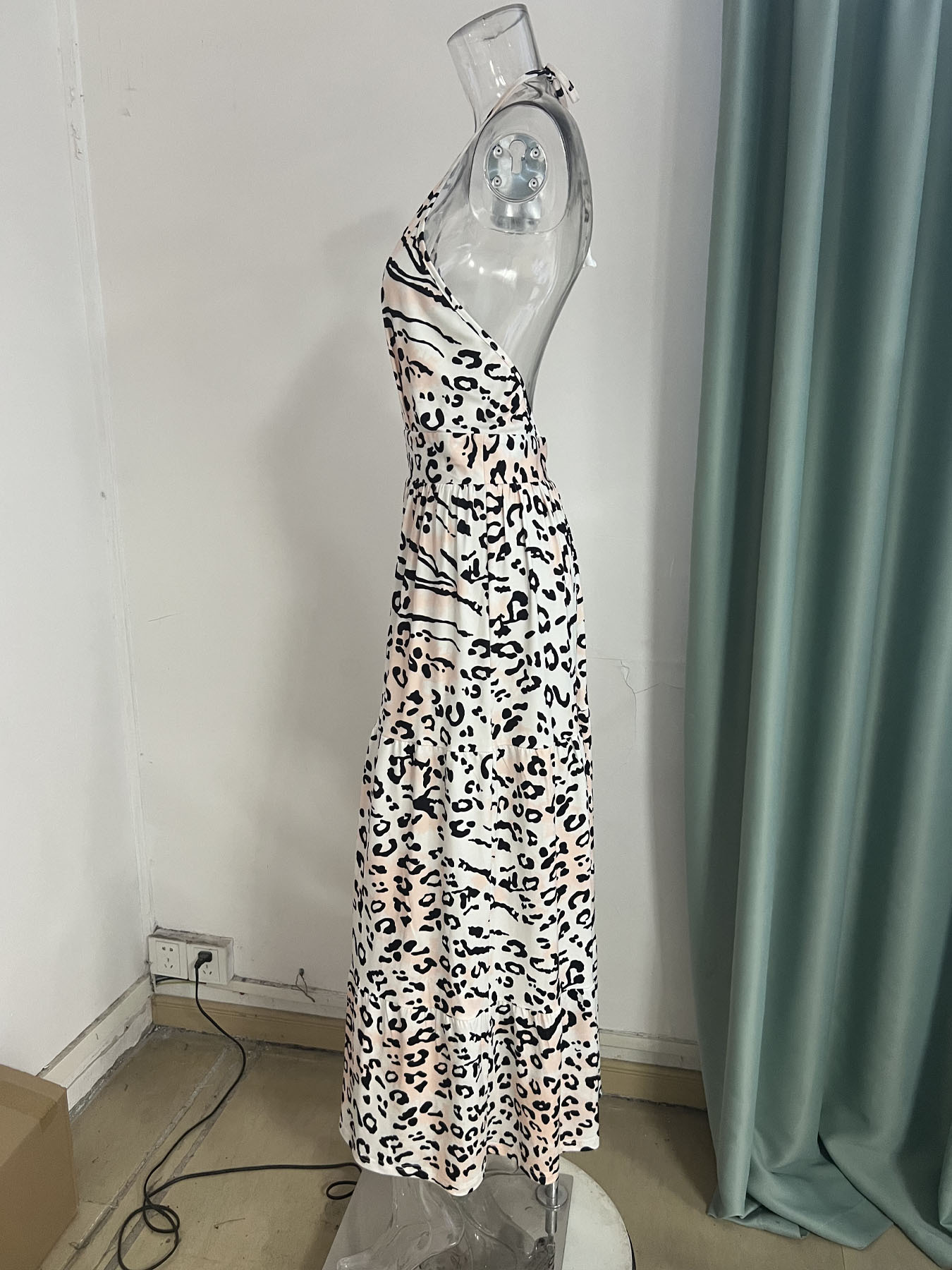 Abito lungo bohémien con scollo all'americana stampa leopardata_voghion.com