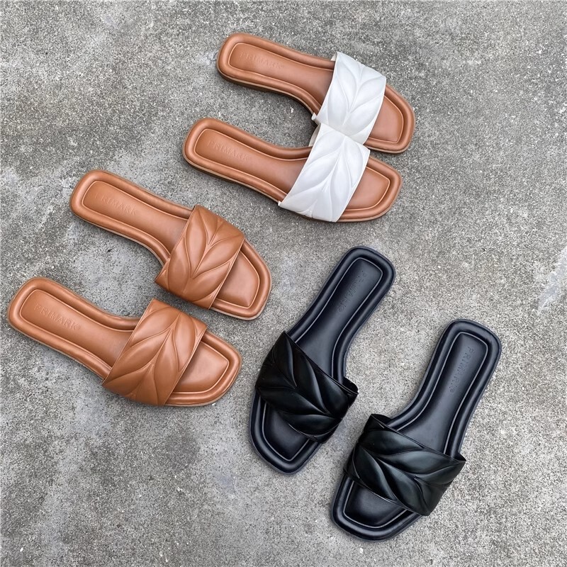 Foreign Trade French Style Leaf Pattern Flat Bottom Slippers Women's Summer Wearing Fairy Style 2024 New Seaside Beach Sandals