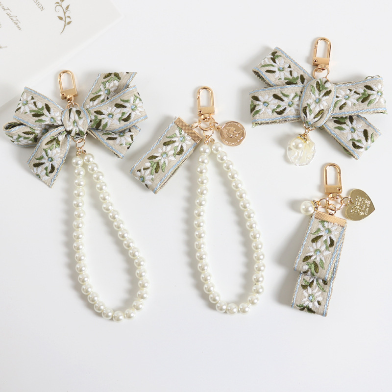 New Retro Long Pearl Bracelet Keychain Creative Shell Wide Edge Webbing AirPods Bag Accessories Pendant