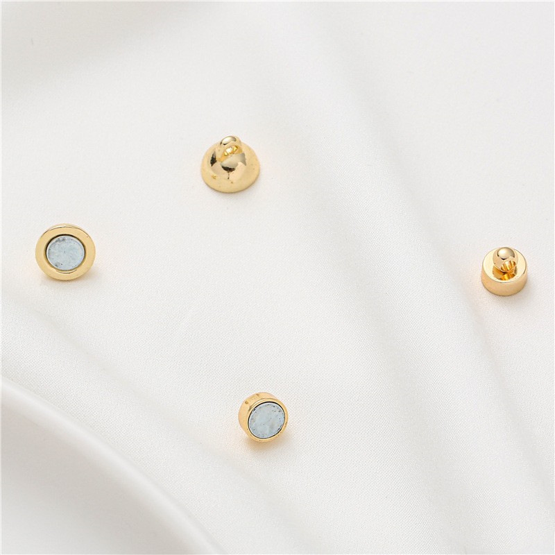 Magnetic spherical necklace