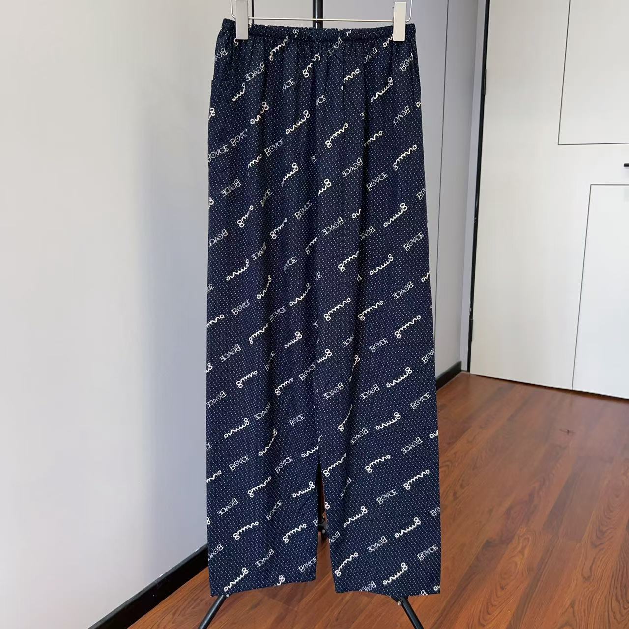 남성용 긴 바지 스타일 10, 네이비 색상, 작은 레터링