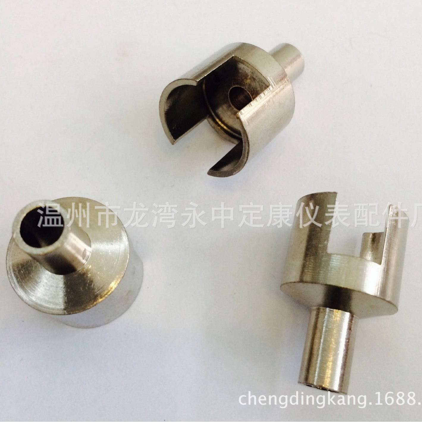 批发各类注塑铜嵌件 汽车配件车削件 热熔铝件一字手拧螺丝接线柱