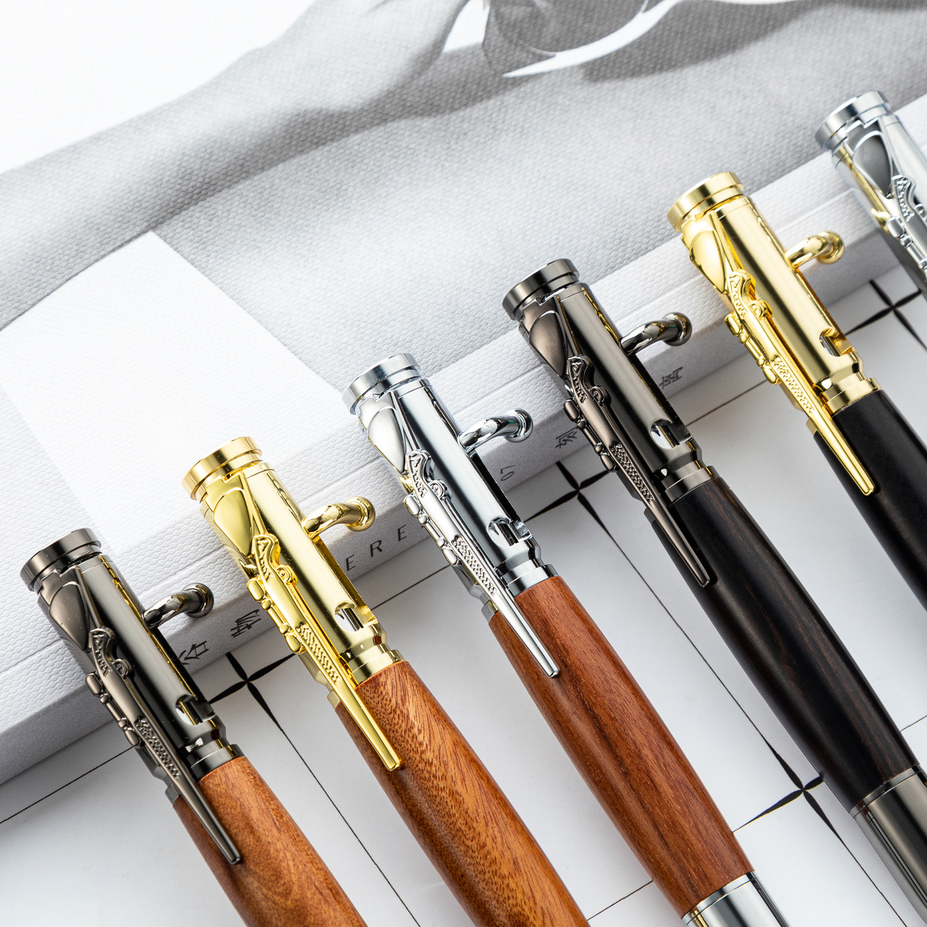 Nuevo bolígrafo de madera imitación de bolígrafo de pistola de presión puede imprimir logotipo de metal multifuncional bolígrafo comercial