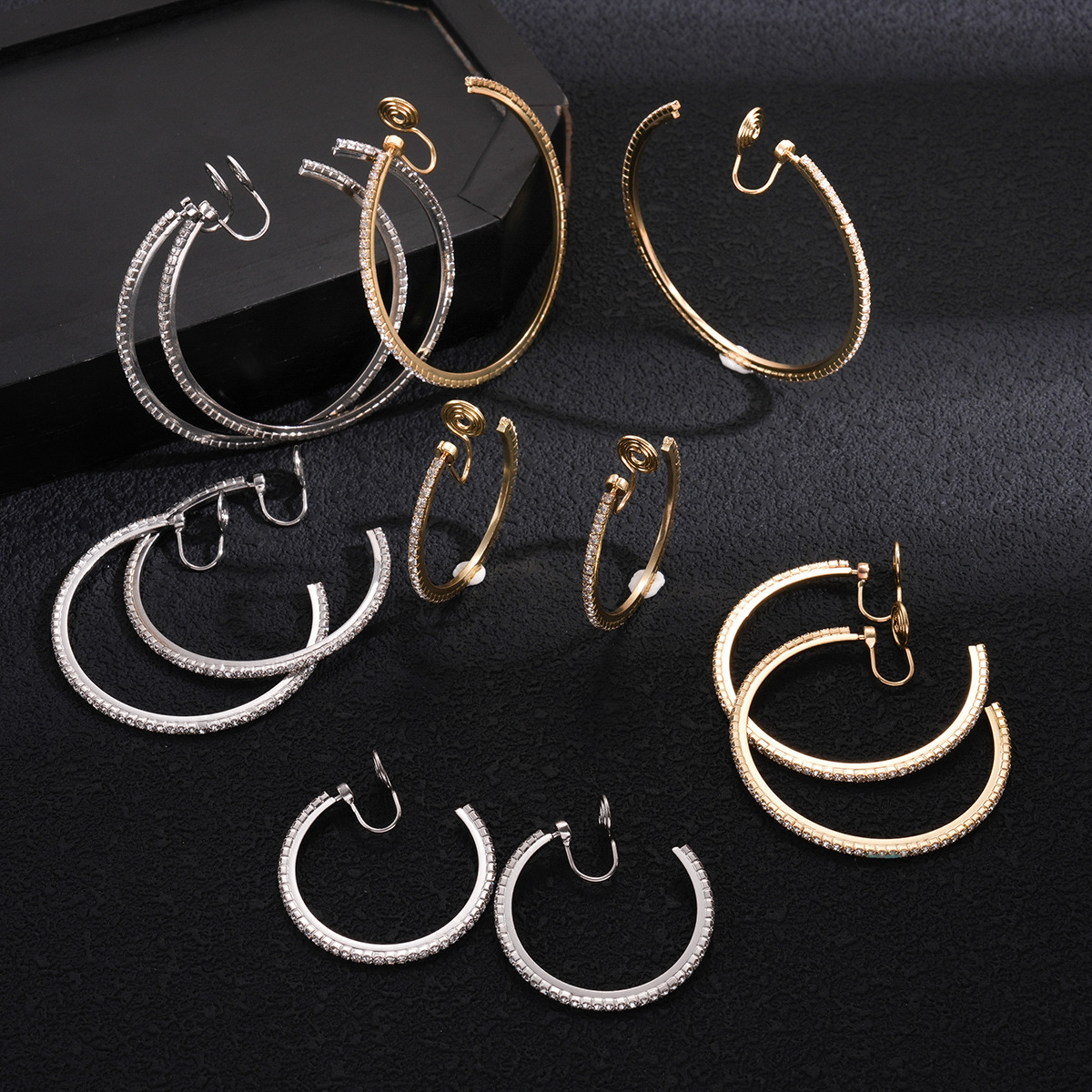 Europa y los Estados Unidos transfronterizos diamantes circular mosquitos bandeja sin agujeros de orejas nicho personalidad alta sensación de moda simple pendientes para mujeres