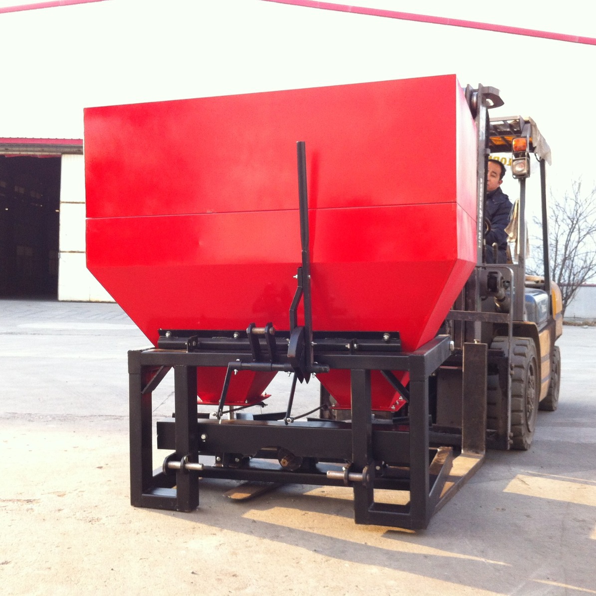 1000L双盘撒播机   农用施肥机   拖拉机悬挂施肥撒播机