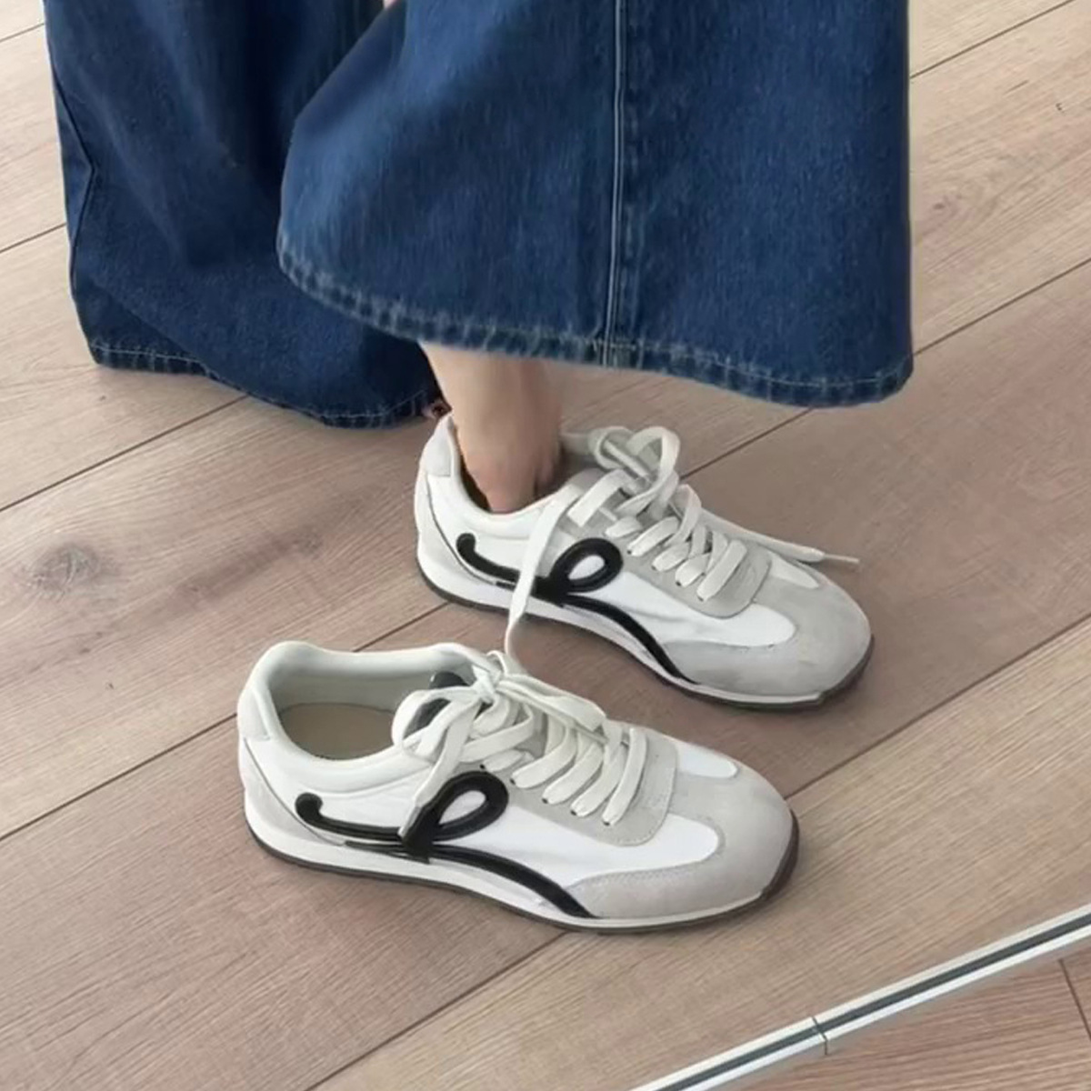 Versión de piel de vaca ~ Zapatos de entrenamiento alemán retro, zapatos deportivos casuales con cordones a juego de colores de todo fósforo, zapatos blancos planos para mujer, zapatos Forrest Gump