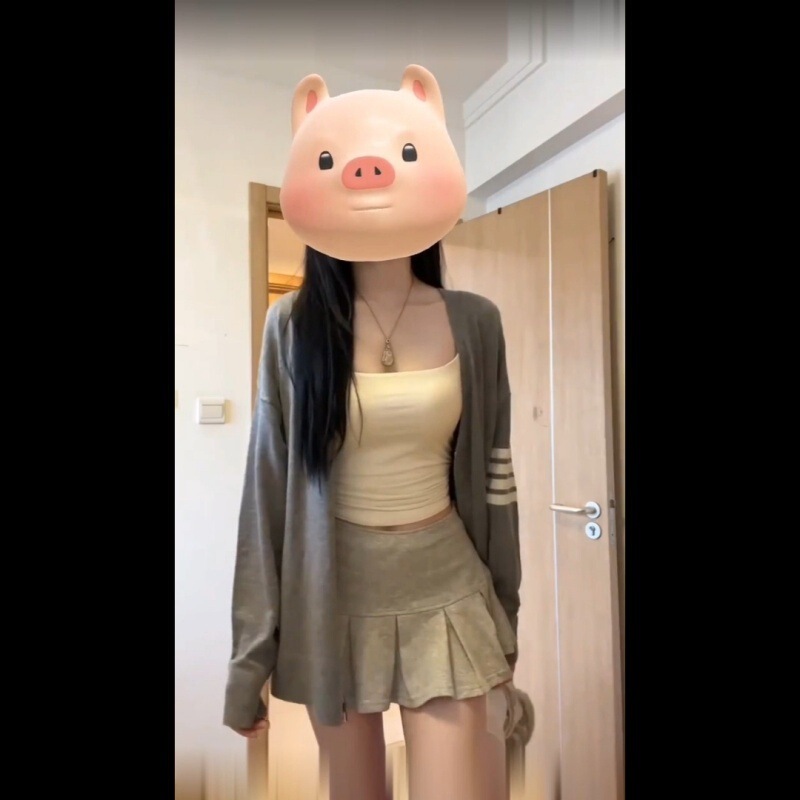 学院の風の襟のニットのカーディガンの外はカーディガンの女性の早秋の怠惰な風の高級感のゆったりした上着を掛けます。|undefined