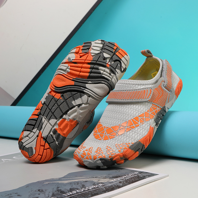 Nuevos zapatos de playa para niños al aire libre transfronterizos, zapatos de vadeo de cinco dedos, zapatos de buceo, zapatos de natación antideslizantes gruesos