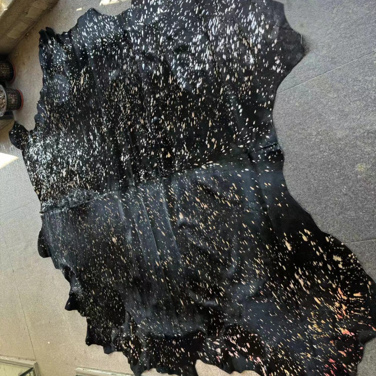 带毛牛皮 整张皮料 头层牛皮  牛皮面料  牛毛烫银