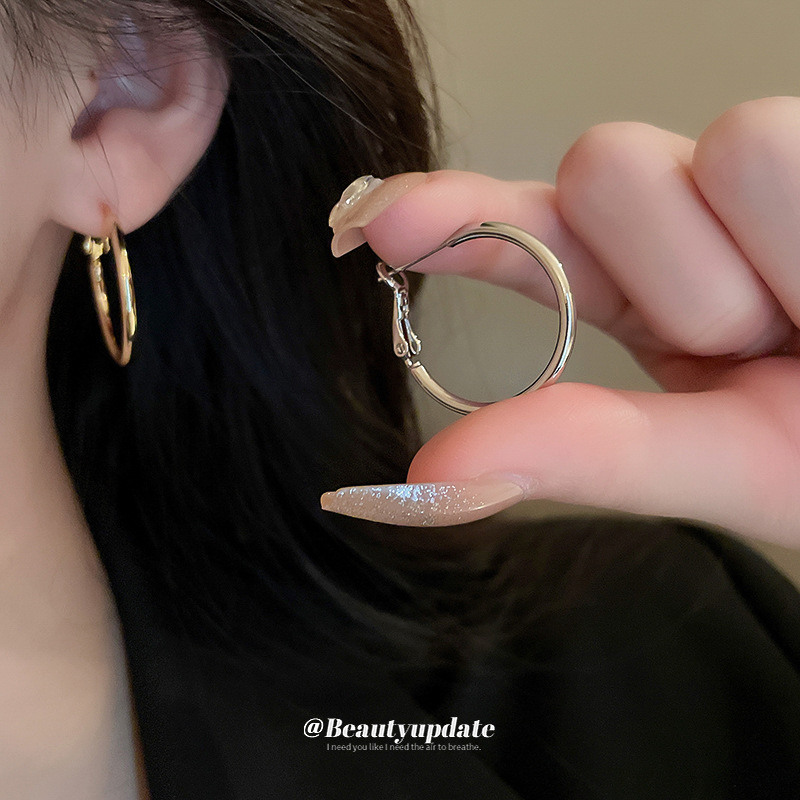 Pendientes geométricos con anillo de metal con aguja de plata, diseño minimalista de nicho, orejas de todo fósforo, pendientes de viaje de viento frío europeo y americano, mujeres