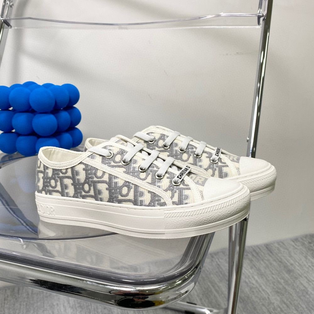 Hong Kong retro primavera y verano nuevo D casa gruesa zapatos de lona bordados 2025 letras correa de zapatos de plantilla universal para mujeres