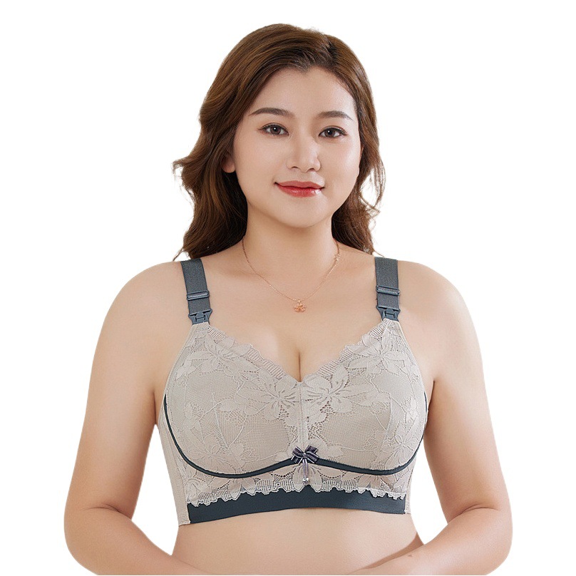 大きいサイズの哺乳下着の女性の胸は小さいです。