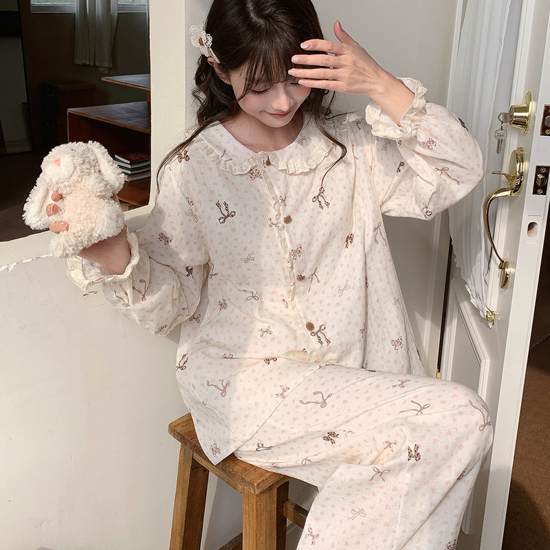 Class a All-Cotton Maternal and Infant-Grade Double-Layer Gauze Long-Sleeved Pajamas for Women with Asymmetrical Lace Collar and Sweet Floral Design, Suitable for Home Wear and Outdoor Wear