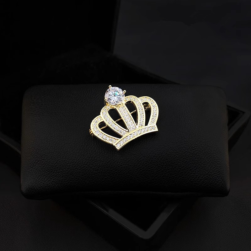 Broche corona princesa con circonita para blazer mujer_voghion.com
