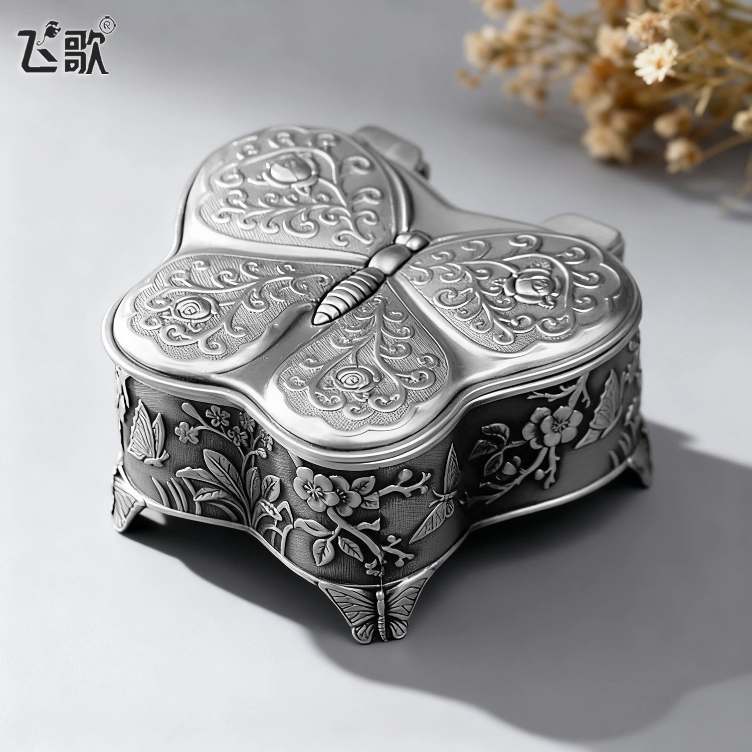 飞歌 Cute small wind-up music box with butterfly, creative gift