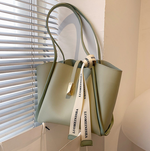 Large bag women's large-capacity bag 2024 new style trendy versatile shoulder bag class commuting tote bag