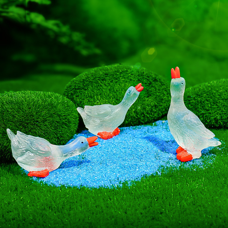 Recomendar resina blanca canto fluorescente ganso blanco pequeños adornos ornamentos de paisajismo de acuario agua potable pato venta caliente