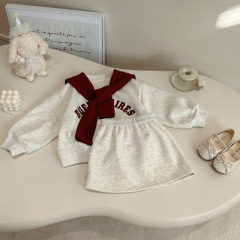 女の子スーツ2025秋冬の新型子供とベルベットの厚手のセーター2点セットの上着のスカートのスカートのスカート