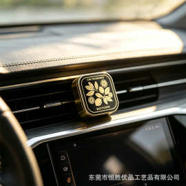 量大价优车用香薰 方形浮雕造型空调口香氛扩香器 无酒精车载香薰