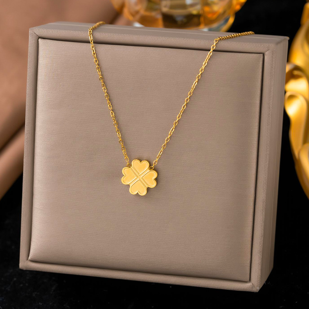 [collar de acero de titanio dorado + acero] collar de amor de nicho con cadena de clavícula avanzada en la moda de lujo ligero femenino
