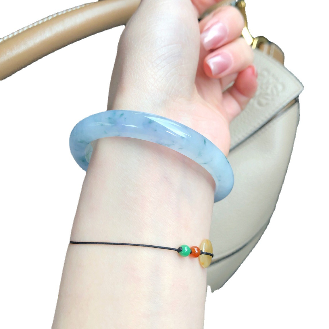 Luonnollinen burmalainen A-tyypin jadeiittirannekoru jaderannerengas_voghion.com