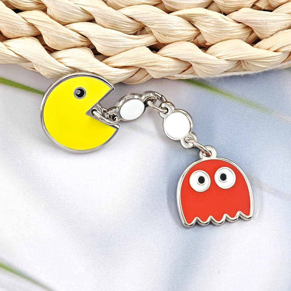 Pac-Man game metal brooch, Pac-Man and Red Ghost enamel badge, cute cartoon pendant pin