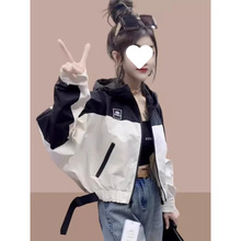 撞色拼接短外套女2025春夏新款连帽宽松运动冲锋衣爆款小个子夹克